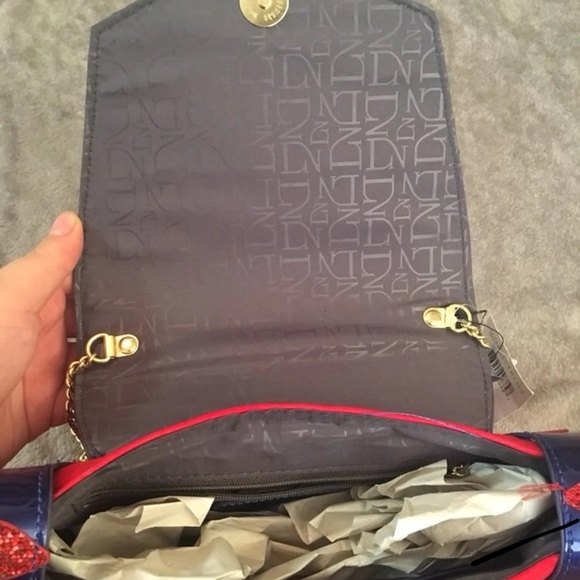 Disney; Snow white bag Danielle-Nicole - Picture 4 of 8